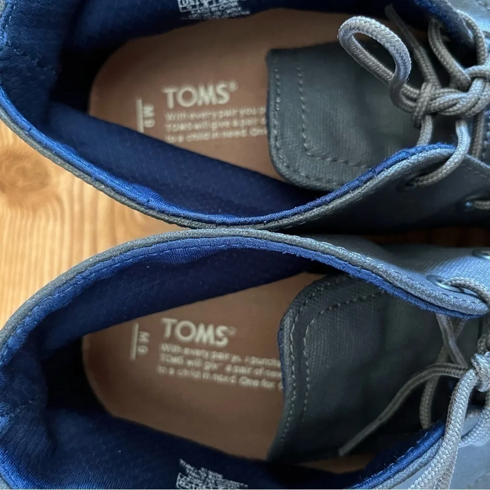 TOMS Gray Fabric Chukka Style Ankle Boot with White Rubber Soles  Mens Size 9